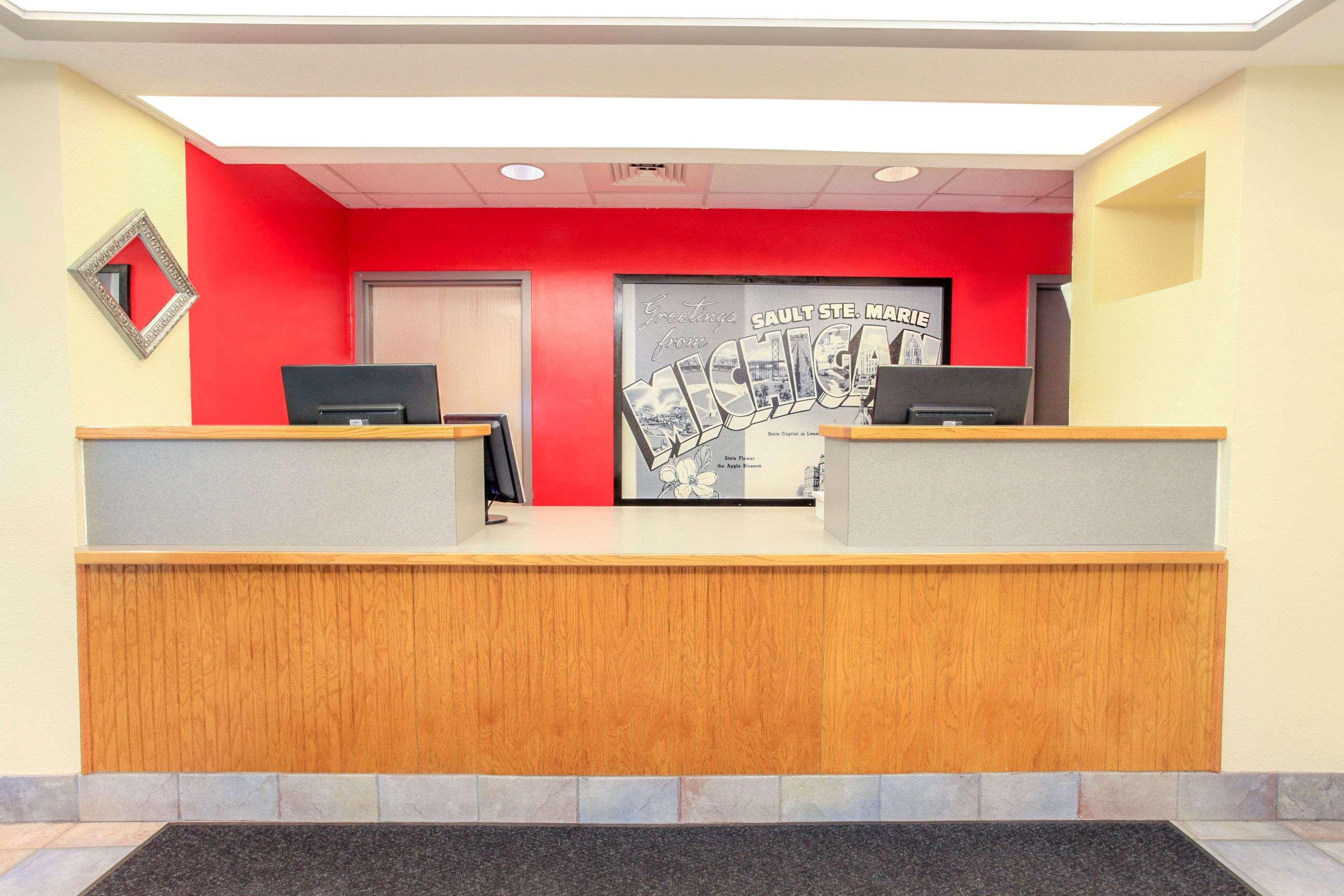 Super 8 By Wyndham Sault Ste. Marie Hotel Luaran gambar