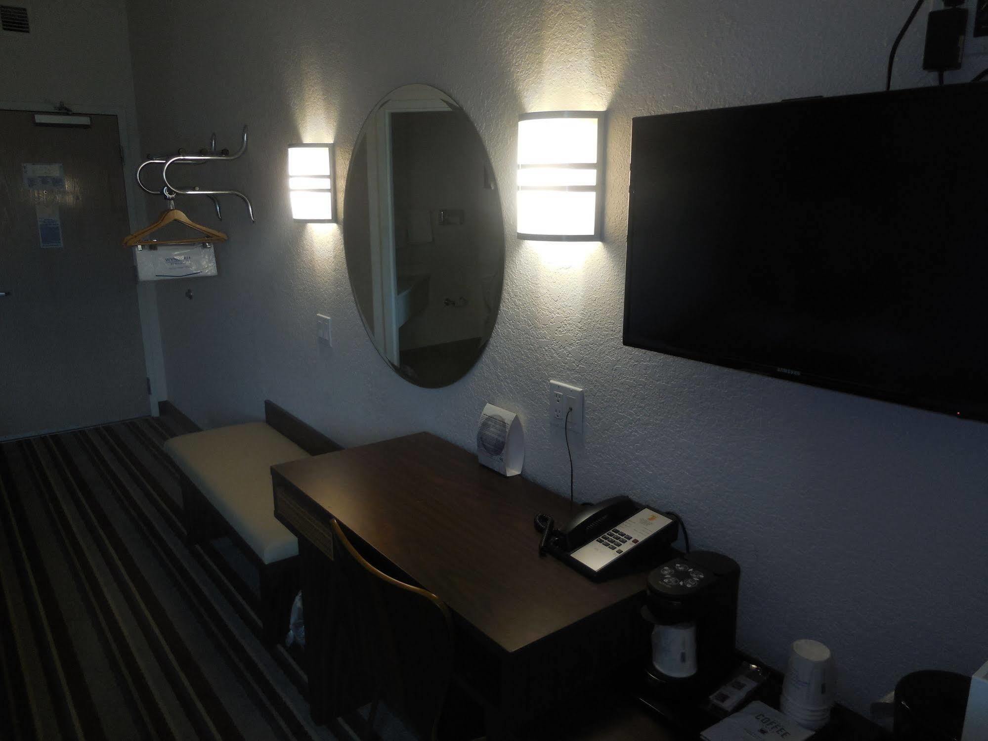 Super 8 By Wyndham Sault Ste. Marie Hotel Luaran gambar